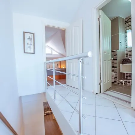 Marina House Apart With Sea View Appartamento *