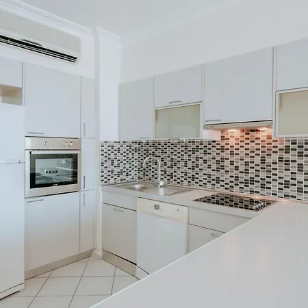Marina House Apart With Sea View *